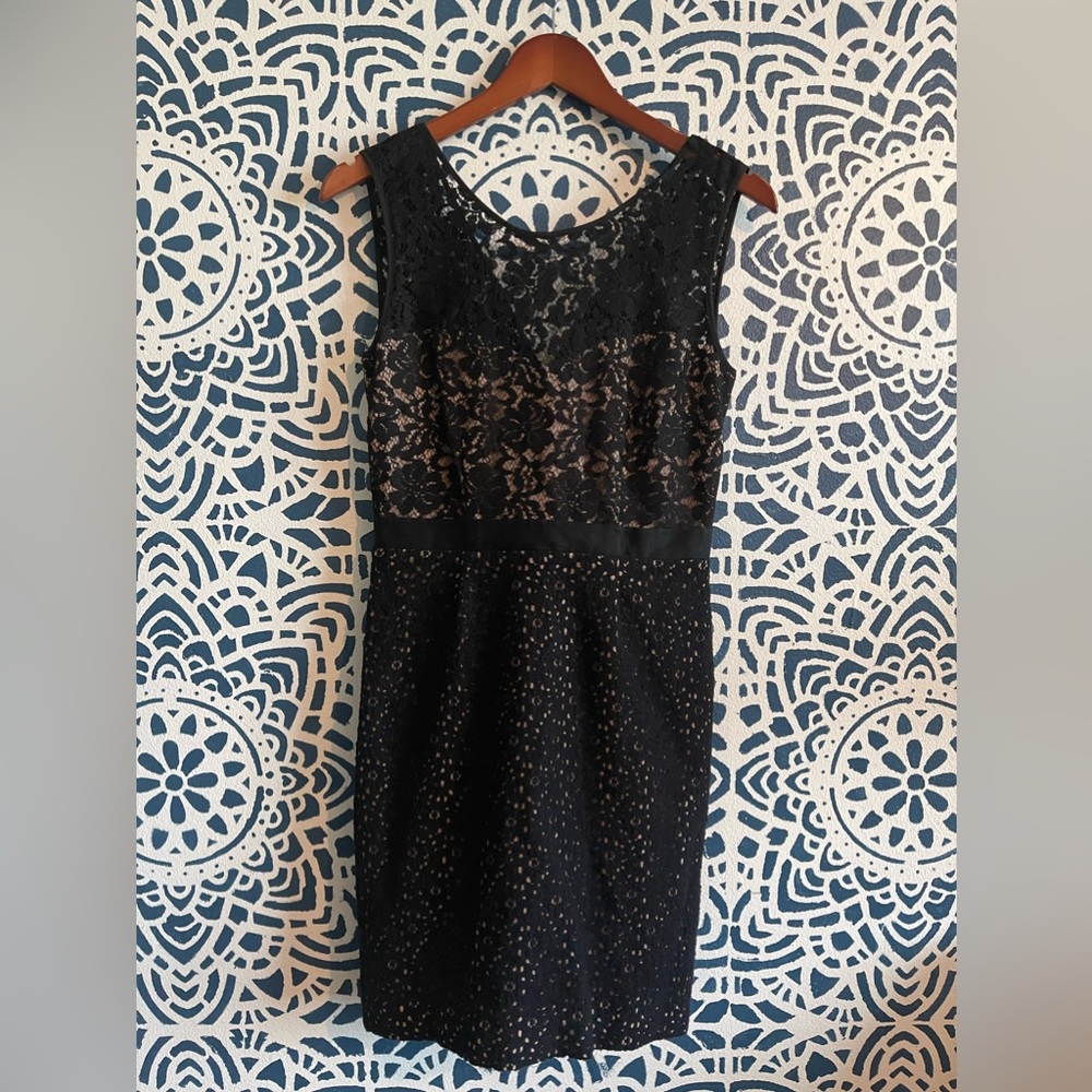BCBG MaxAzria black lace size 6 cocktail dress